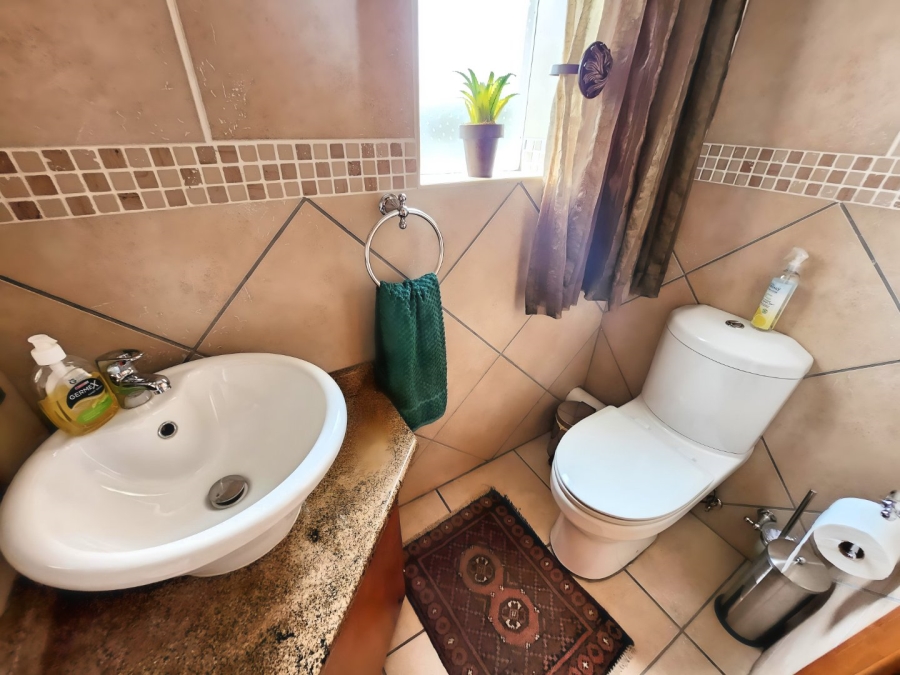 5 Bedroom Property for Sale in Doringkruin North West
